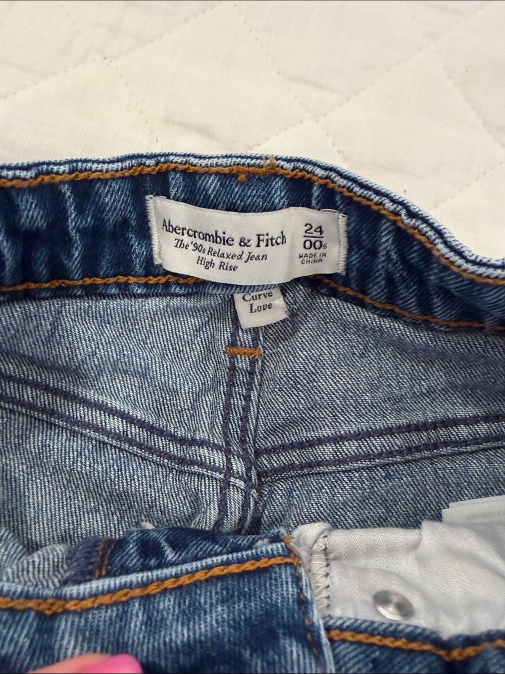 Abercrombie 90s Relaxed Curve Love Jeans in Dark Blue Denim - Picture 4 of 4